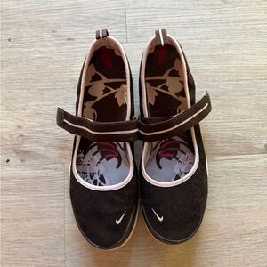 Nike Casual Velcro shoes brown and pink